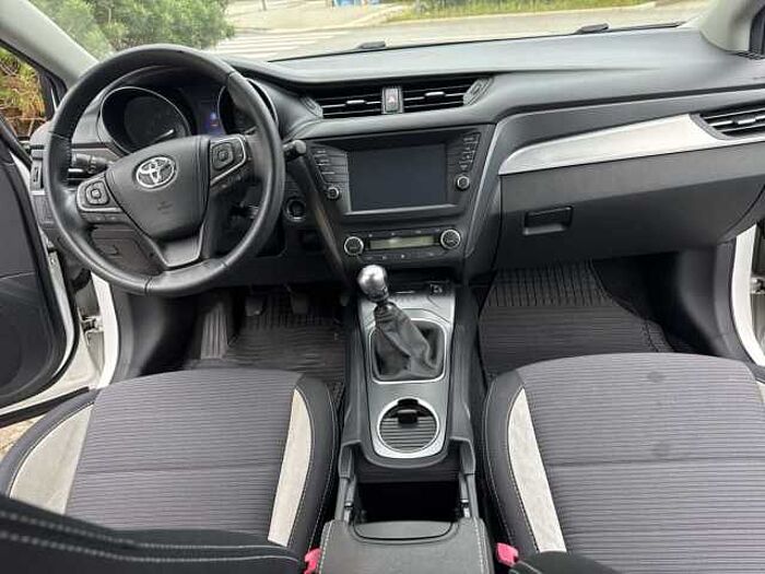 Toyota Avensis Combi Touring Sports 1.8 'Team D'