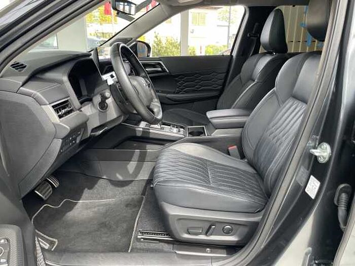 Mitsubishi Outlander Plug-In Hybrid 2.4 4WD Top
