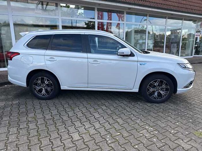 Mitsubishi Outlander Plug-In Hybrid 2.4 4WD Plus