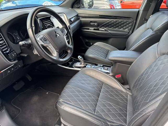 Mitsubishi Outlander Plug-In Hybrid 2.4 4WD Plus