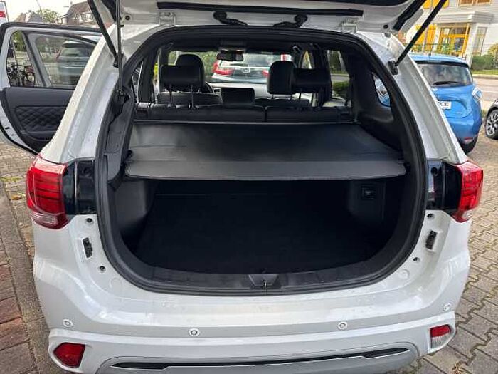 Mitsubishi Outlander Plug-In Hybrid 2.4 4WD Plus
