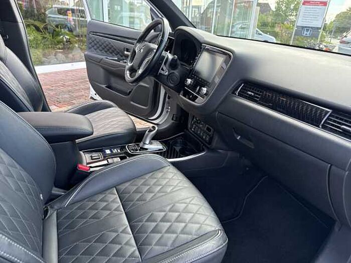 Mitsubishi Outlander Plug-In Hybrid 2.4 4WD Plus