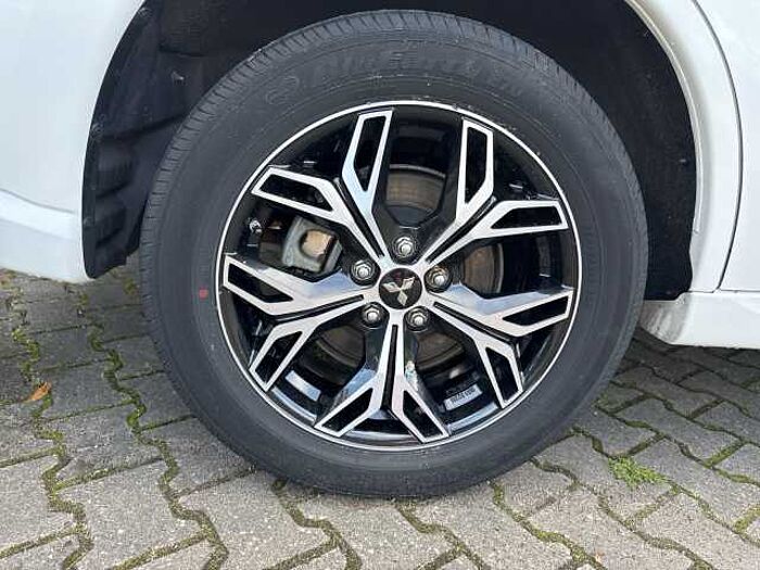 Mitsubishi Outlander Plug-In Hybrid 2.4 4WD Plus