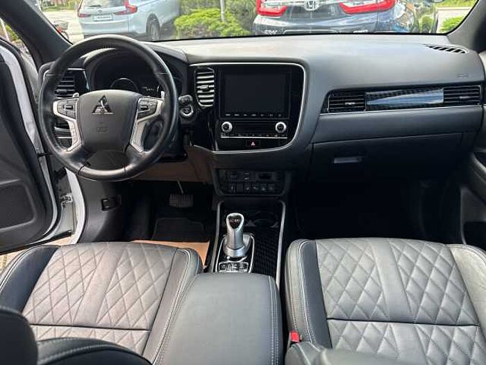 Mitsubishi Outlander Plug-In Hybrid 2.4 4WD Plus