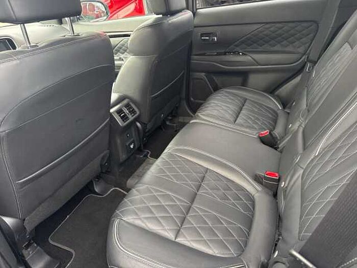 Mitsubishi Outlander Plug-In Hybrid 2.4 4WD Top