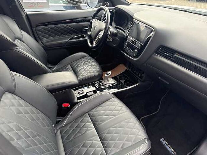 Mitsubishi Outlander Plug-In Hybrid 2.4 4WD Top