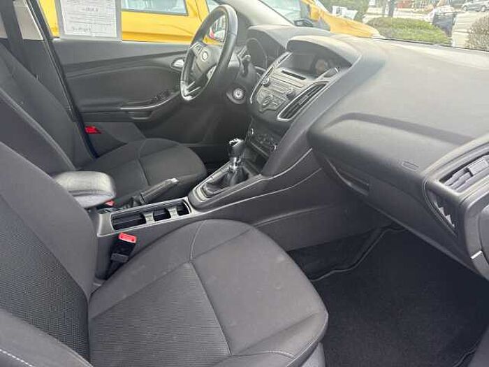 Ford Focus Fließheck 1.0 EcoBoost Start-Stopp-System Trend