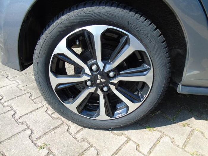 Mitsubishi Space Star Select+ Ganzjahresreifen, Navi, Kamera, Sitzheizung, DAB, Tempomat AS&G 1.2 CVT Select+