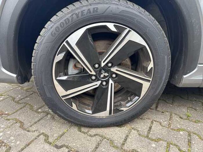 Mitsubishi Eclipse Cross Plug-In Hybrid 4WD Top inkl. Anhängerkupplung