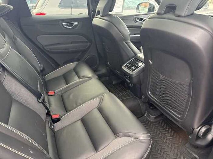 Volvo XC60 Diesel D4 RDesign Anh.kupplung, Ganzjahresreifen, Leder, Navi, Kamera, Schiebedach, usw.