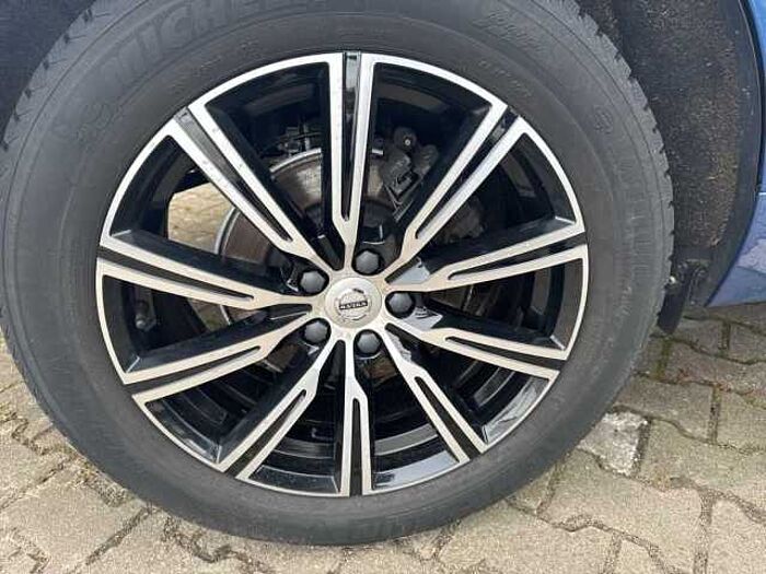 Volvo XC60 Diesel D4 RDesign Anh.kupplung, Ganzjahresreifen, Leder, Navi, Kamera, Schiebedach, usw.