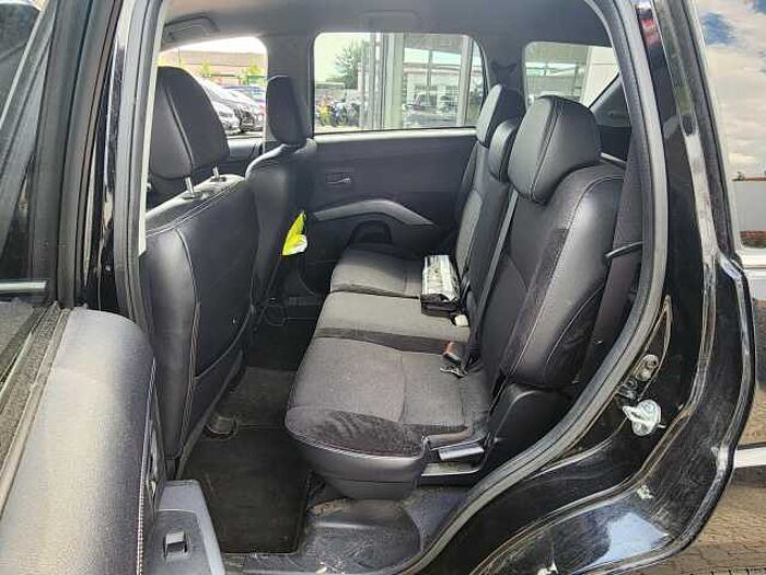 Mitsubishi Outlander 2.4 Intense 7 Sitzer