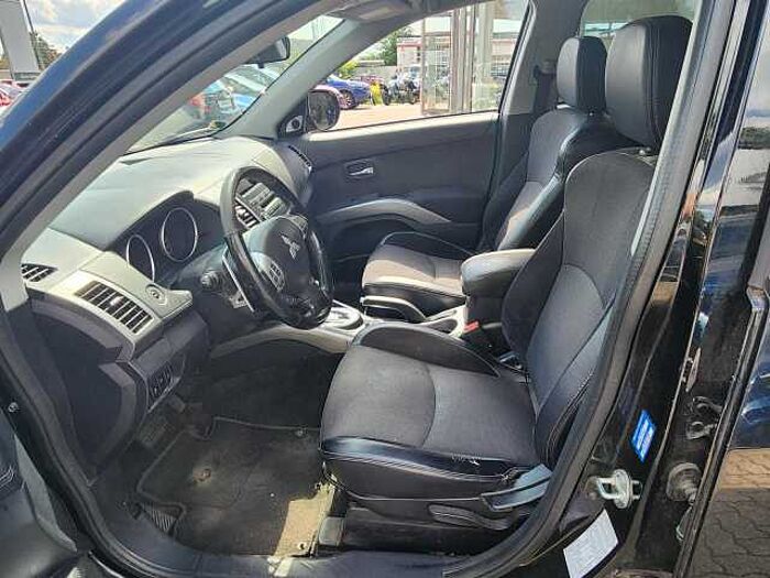 Mitsubishi Outlander 2.4 Intense 7 Sitzer