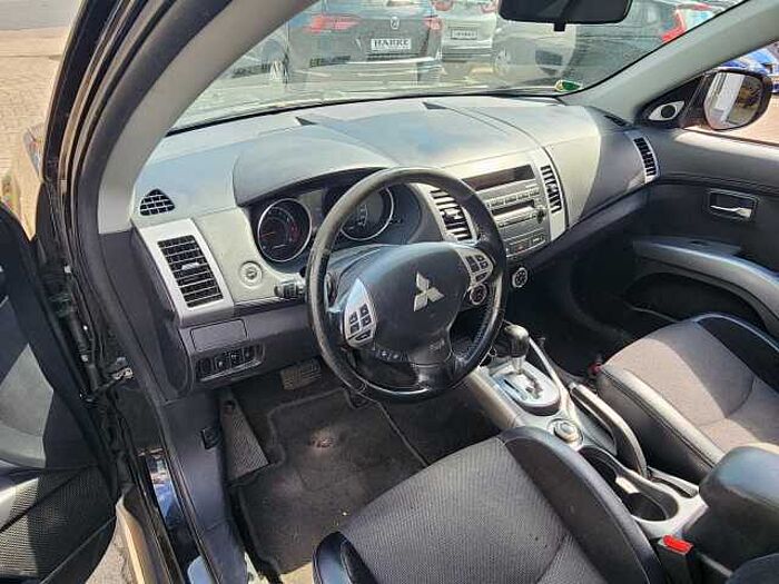 Mitsubishi Outlander 2.4 Intense 7 Sitzer