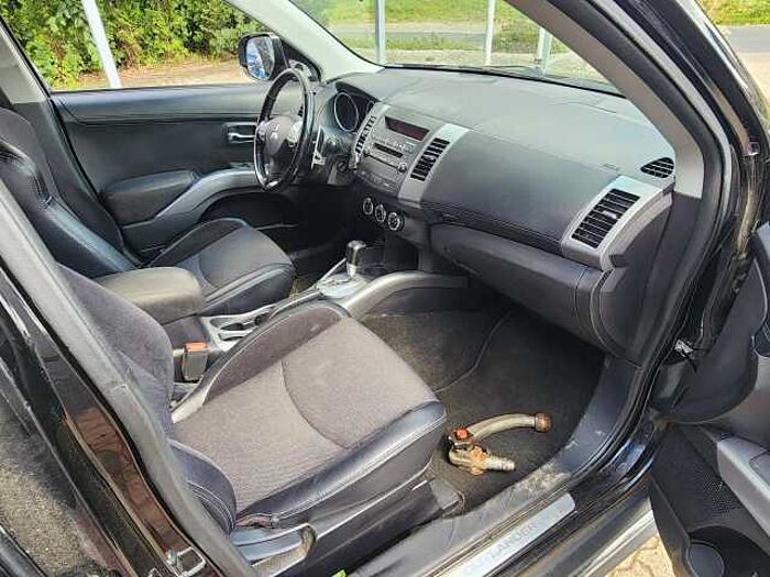 Mitsubishi Outlander 2.4 Intense 7 Sitzer