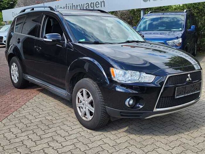 Mitsubishi Outlander 2.4 Intense 7 Sitzer