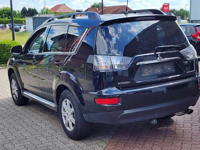 Mitsubishi Outlander 2.4 Intense 7 Sitzer