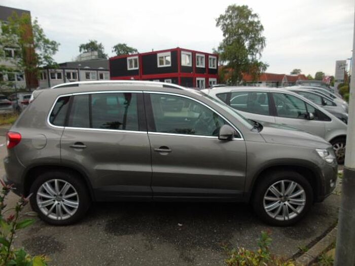 Volkswagen Tiguan Sport & Style 4Motion, dazu Winterräder, DualKlima, Kamera, Navi, Panora 4Motion