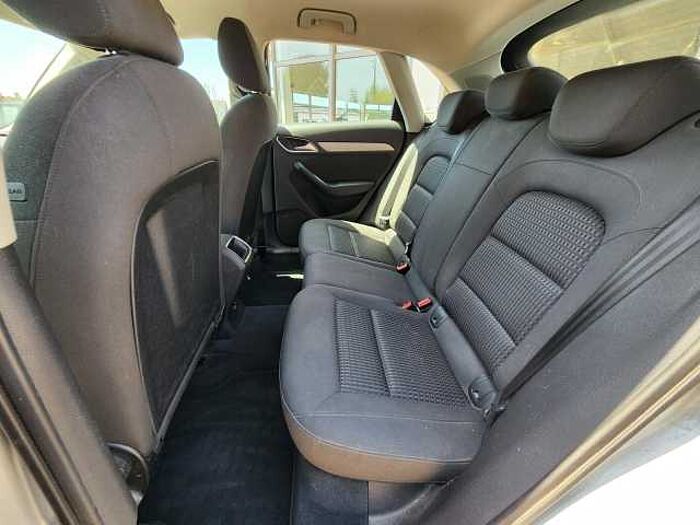 Audi Q3 2.0 TFSi Quattro , Klima, Sitzheizung, Navi, PDC, Alu, Ganzjahresreifen, SUV